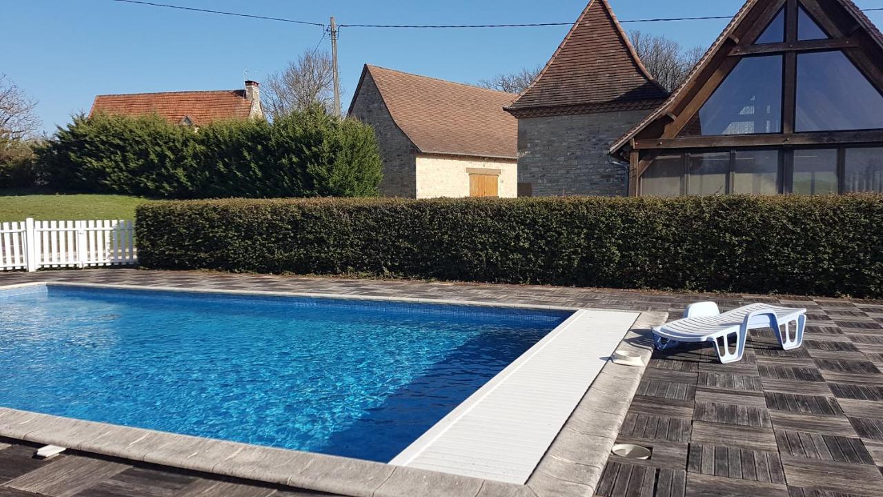Studio Confortable Proche Des Sites Touristiques Issendolus Exterior foto