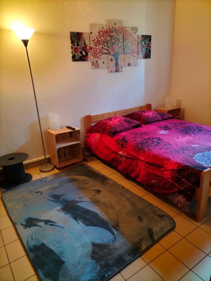 Studio Confortable Proche Des Sites Touristiques Issendolus Exterior foto